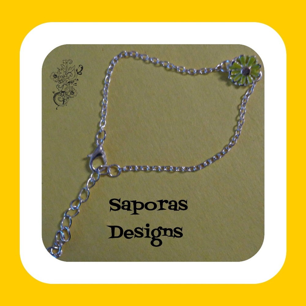 Silver Tone Daisy Design Bracelet